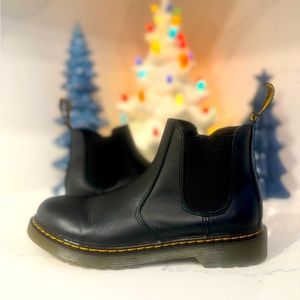 Dr. Martens 2976 Chelsea Boot - Big Kid - Black